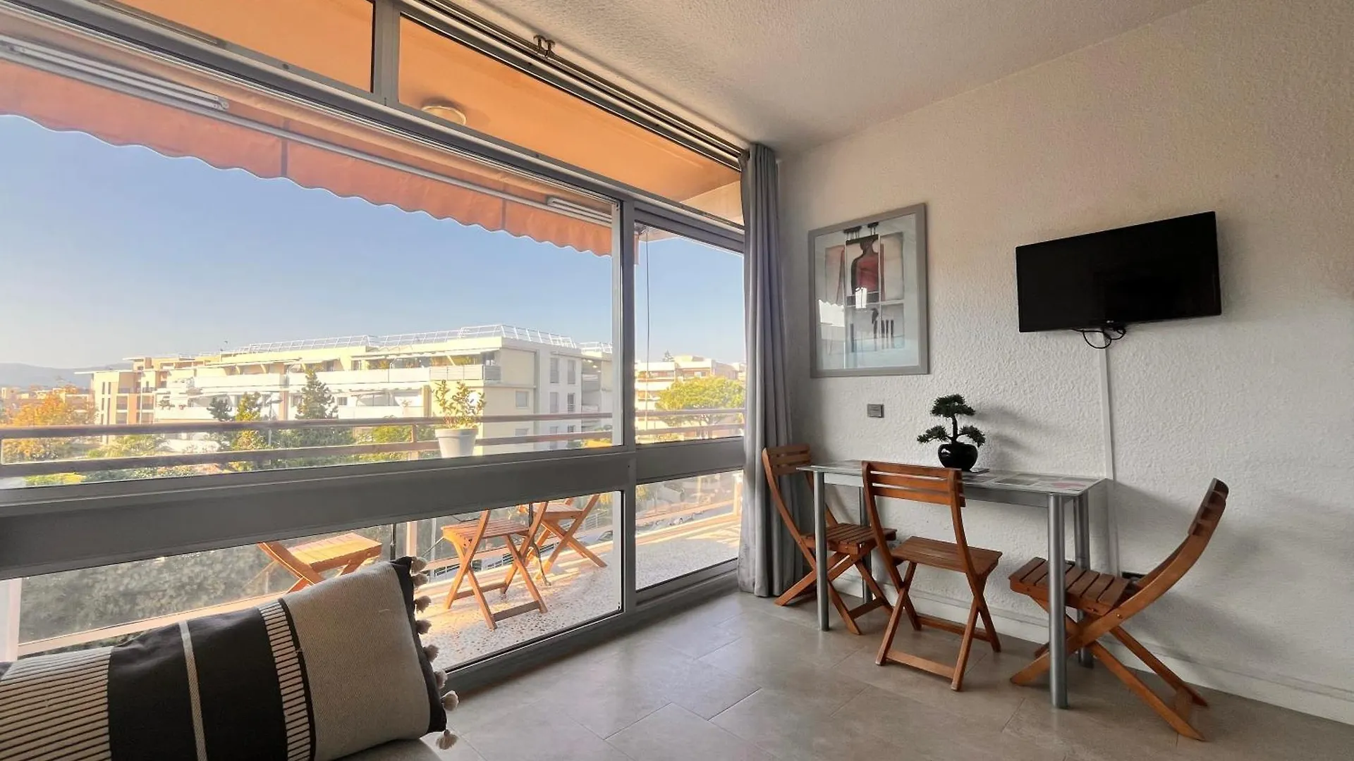 Heliotel Marine Studio 30M2 Tres Lumineux Avec Terrasse 17M2 Au 3Eme Etage Saint-Laurent-du-Var 0*,