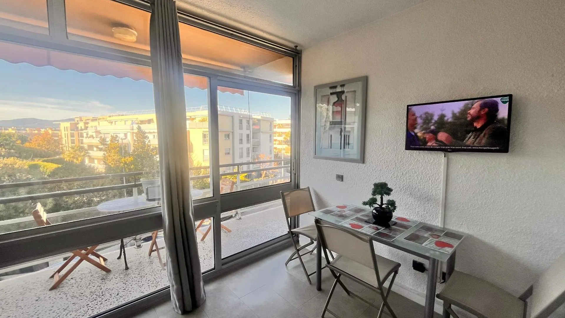Heliotel Marine Studio 30M2 Tres Lumineux Avec Terrasse 17M2 Au 3Eme Etage Saint-Laurent-du-Var 0*,  France